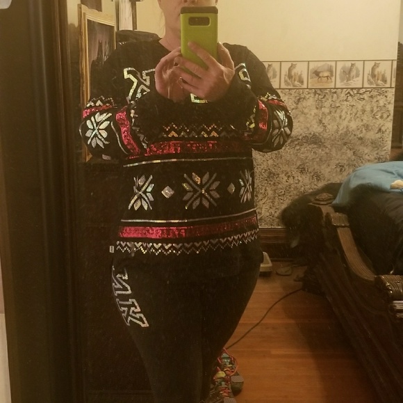 NIB VICTORIA'S SECRET PINK 2016 HOLIDAY CREW SHIRT - Picture 2 of 2